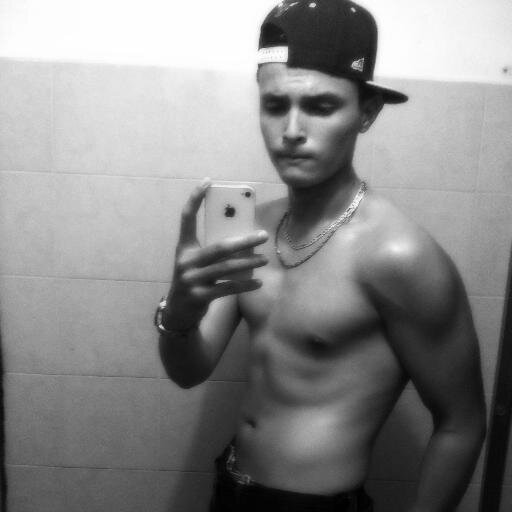 siguemeymasnada's profile picture. 18. Capricornio, Real Madrid. El que vive de ilusiones muere de decepciones.