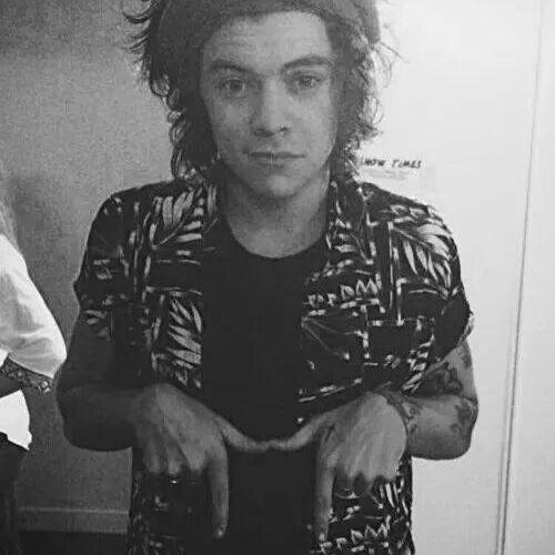 One direction saved me~ @Harry_Styles perfect bio ♡~ I WAS  THEREEE!