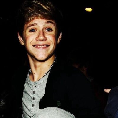 Love you !! Please follow @pinkfrogNiall