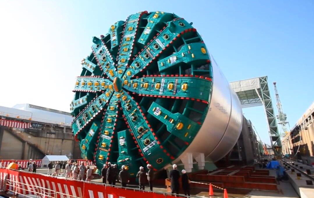 I’m Bertha, the world’s largest broken tunnel boring machine.  Summer 2013, I started digging the SR 99 tunnel in Seattle. Got 1000 feet.  And stopped.  Hahaha.