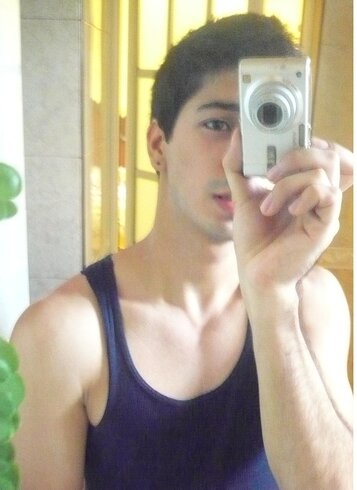 Actor nato, Abogado en proceso, Amante de la vida! soy triple A! jajaja Viviendo la vida tirando pa' lante! ;)