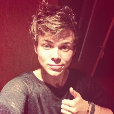 Hey I'm Kian I'm a shapeshifter I'm the head warrior in the Dusk pack I'm strong and noble I don't ever turn down a fight so watch out #Single