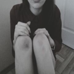 -¿Por qué usas tantas pulseras?
Preguntó.
-Porque me gustan.
Mentí.||NADA es para siempre♡.