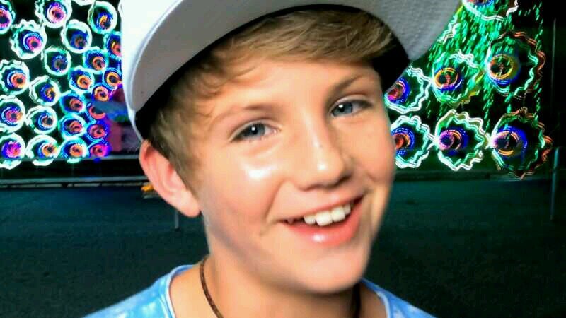 i am 14yr | im a bgirl and jo | idols are mattyb,johnnyo,hayden summerall,jordyn jones,love them all and dont forget to smile :)