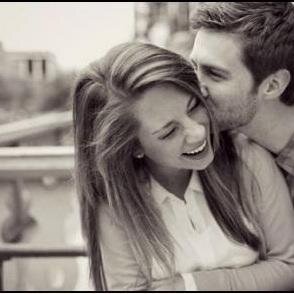 Son amores imposibles y escribo sobre mi vida para sentirme mejor y que os identifiqueis. ;)