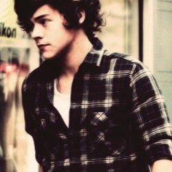 Te dei um follow gratis, agora pf retribua no @fclovatic1d, ela segue todos de volta !!
Se você já seguir ignore ! Obg