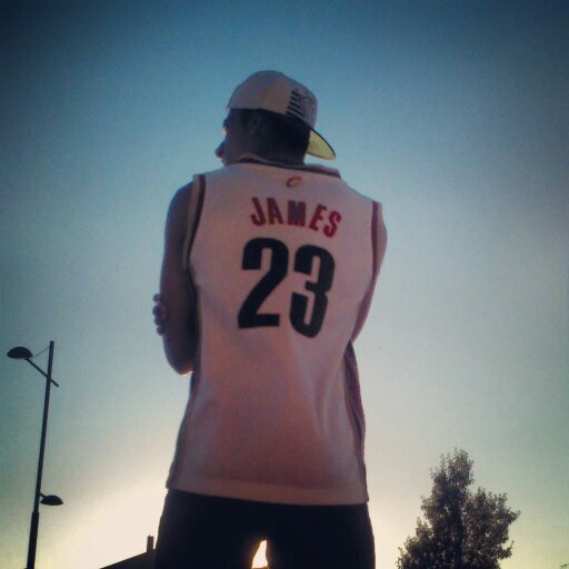 NBA,LeBron James y de frases :Tranquilo ... llevas Traje ! y el que pacha?