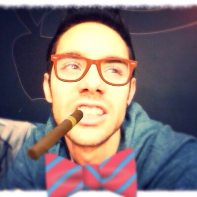 Lluanka1989's profile picture. En este lugar sagrado donde tanta gente acude, la mujer se pasa el dedo y el hombre se la sacude.