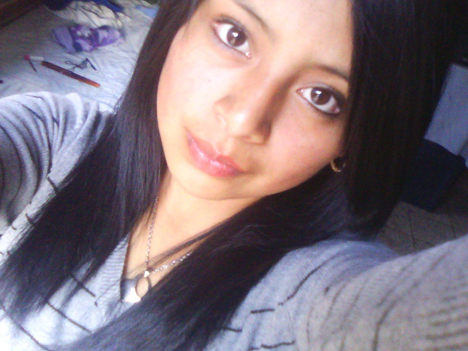 raquelescobar_'s profile picture. A veces no hay proxima vez,  ni segundas oportunidades,  a veces es ahora o nunca-.  No desaproveches tus momentos de ser feliz,  sonrie la vida es solo una :'3