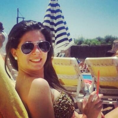 Graduada en Educación Primaria - Educación Física. Estudiante de Ed. Infantil. Ingeniera de puntes y festivos. Reir es lo más serio.