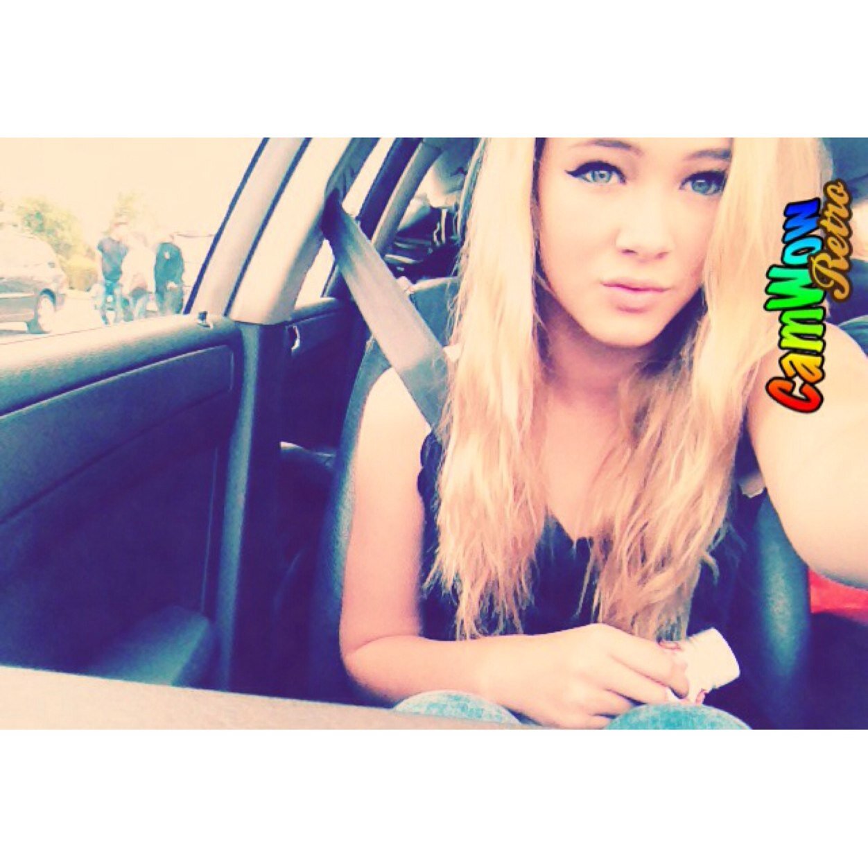 Instagram - h011y__