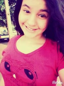 12 anos , meiga , chata , fofa , brava e ciúmenta prazer Vitória Vilela :*  *sigo de volta*