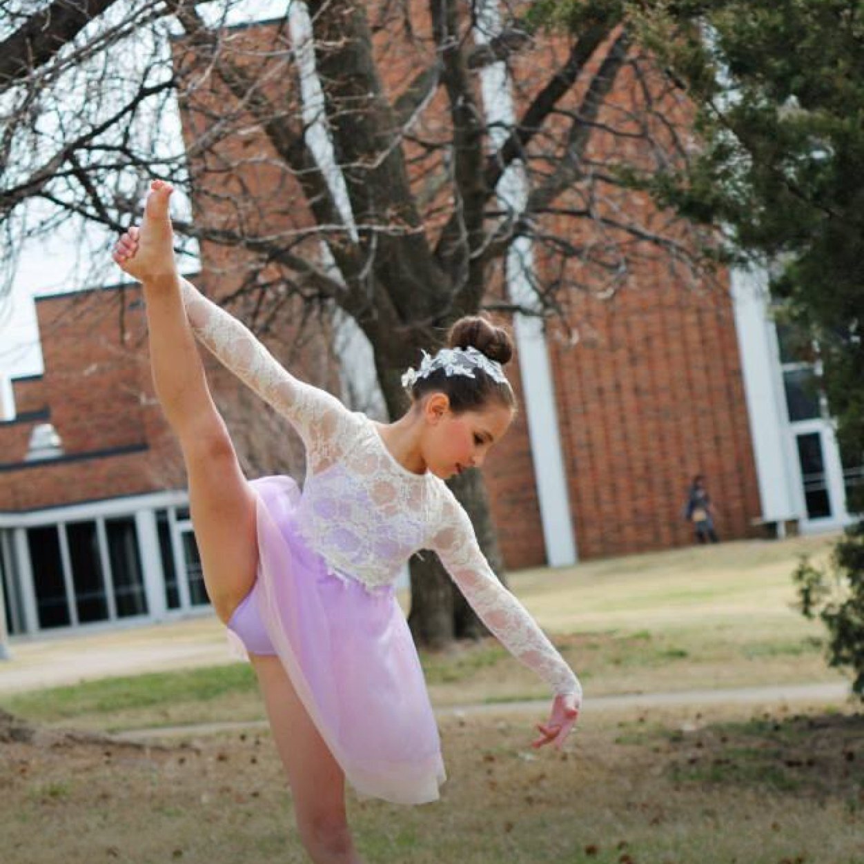 I am a dancer,gymnast,softball player.❤️❤️I follow back❤️