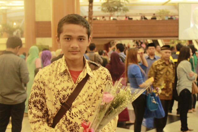 Najmi ismail 
jimi 
payakumbuh.18 feb 99 
tinggi 176cm