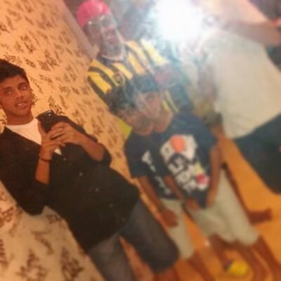 l live in America I'm 19 old :                                              kik :   3zoz_1996     instagram : 3zoz_1996    Snapchat: azoz_as52