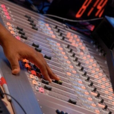 officialavon102's profile picture. Minister/Motivational Speaker/Community Activist/On air personality for Majic 102 and Boom 92 and former Co-host of The Yolanda Adams show