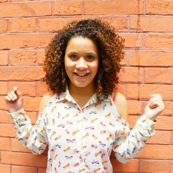 Portadora de uma voz emprestada, usada para adorar ao único merecedor de TUDO! Jesus is reason ♥'