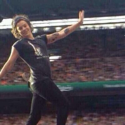 Hey! Heres a free follow! Go follow @ziamziallniall! Tweet her the word TWERK and she will follow back