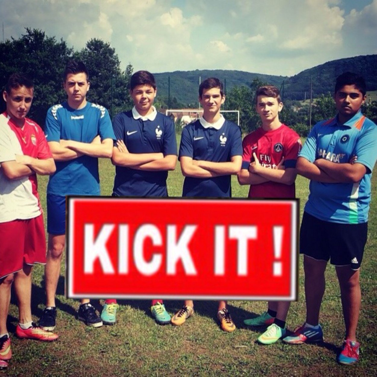 Chaîne Youtube française de football. Test, review, Freestyle, etc...        Contact : kickit_fr@hotmail.com // Instagram : kickit_fr// FB : Kick It