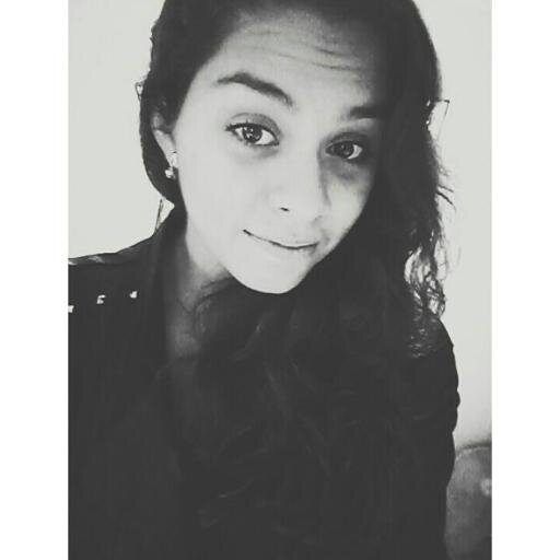 E é assim que a gente vai vivendo, sabe? Errando pra aprender. Se decepcionando pra proteger. Se machucando pra crescer. Chorando para sorrir.