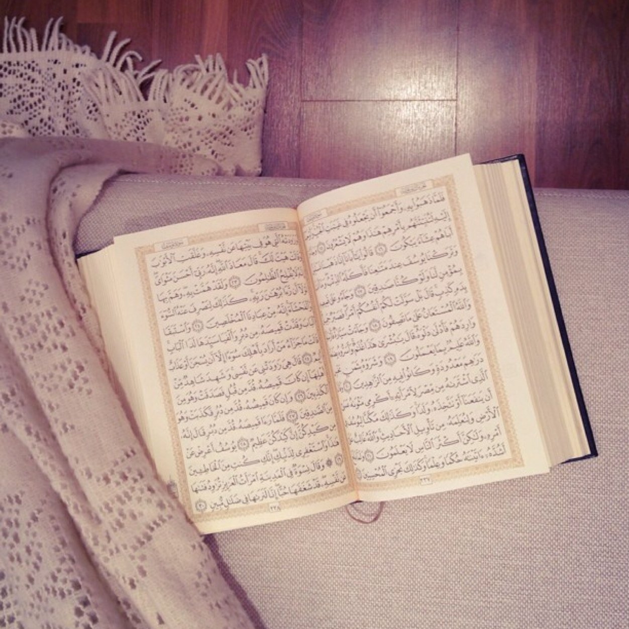 {ولآ تَحسبن آللّہ غافِلاً ﻋﻣآ يعمل اﻟظالِمون}