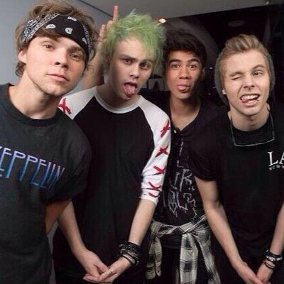 Hi guys! We're here to recreate lyrics from 5sos! Access to none of the boys but pizzas? Personal acc: ||@fangirling_365 || @Miketina_ ||