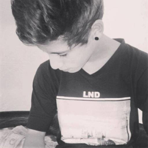 I'm not gay just love 1D