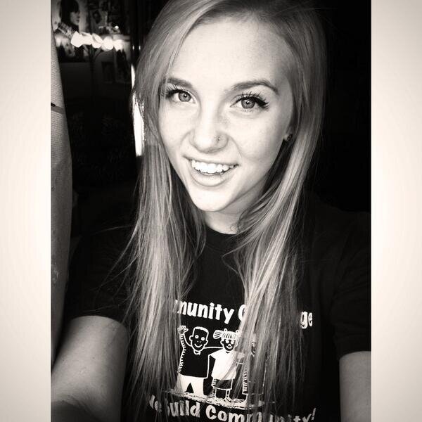 tay_samts's profile picture. Taylor | 17 | ♥