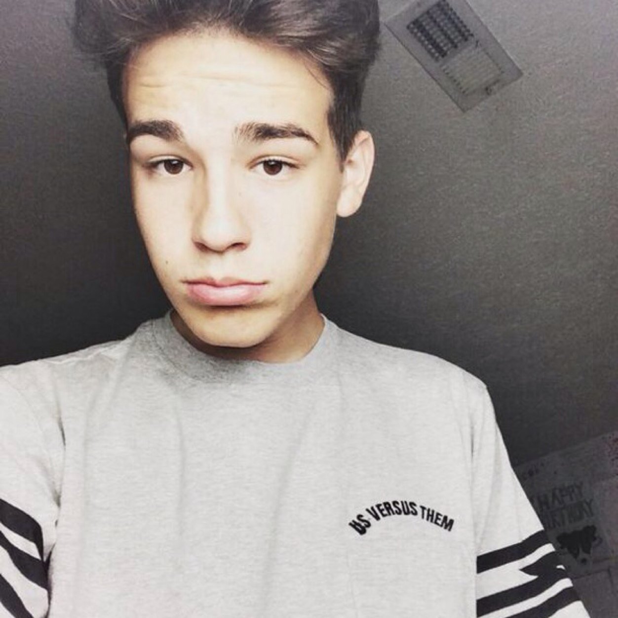 JACOB FREAKING WHITESIDES FOLLOWED YOU HE KNOWS YOU EXIST HE LOVES YOU AND WANTED YOU TO SMILE