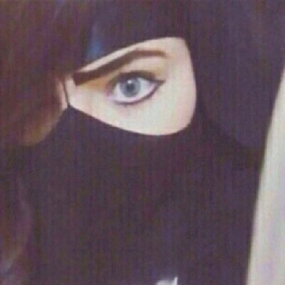 طالبة جآمعيه آومن بالقدر *