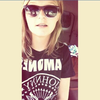 Sydney. Punk Rock enthusiast. 16. 0/4. 0/5. 7/19/13♥