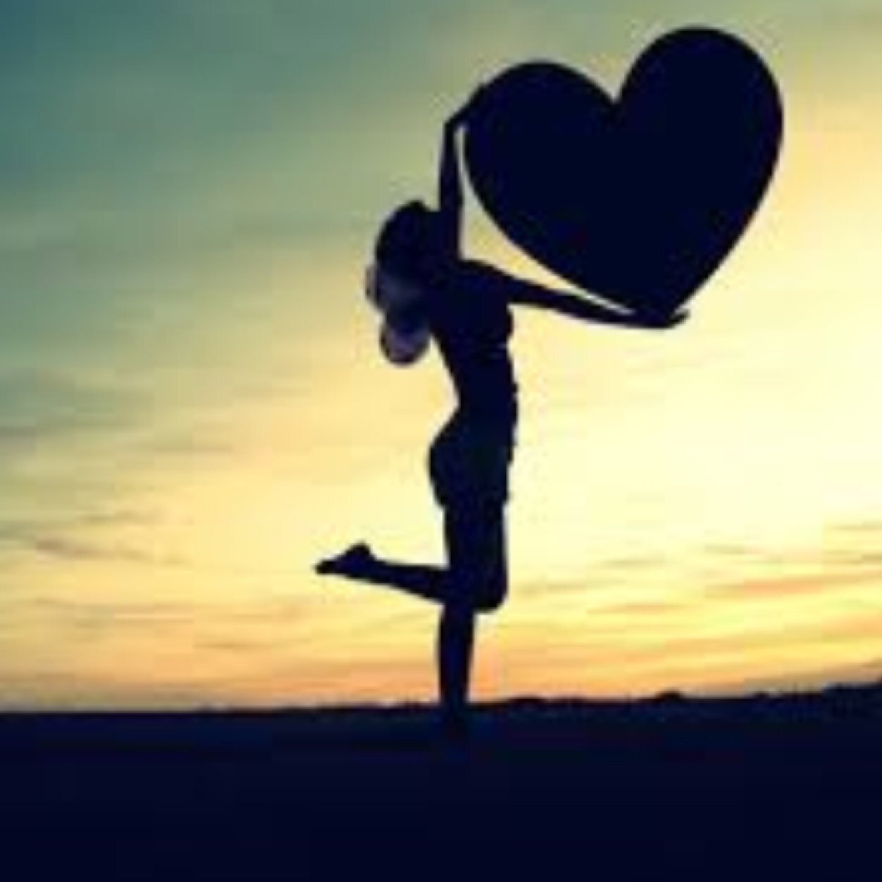 Are you upset? Do you need advice? DM us for advice and help with your problems:) 
Smile because your beautiful!:)