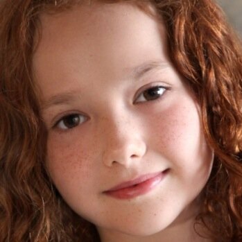 Little witch with two daddies, @NarfiTheWolf and @Awkward_Stiles, and a pretty auntie, @_MiniMischief_. {age 10} (RP)