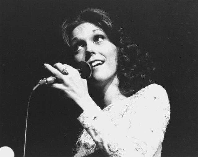 FAN ACCOUNT for Karen Anne Carpenter. What a songstress. Voice of an ANGEL. #RIPKARENCARPENTER