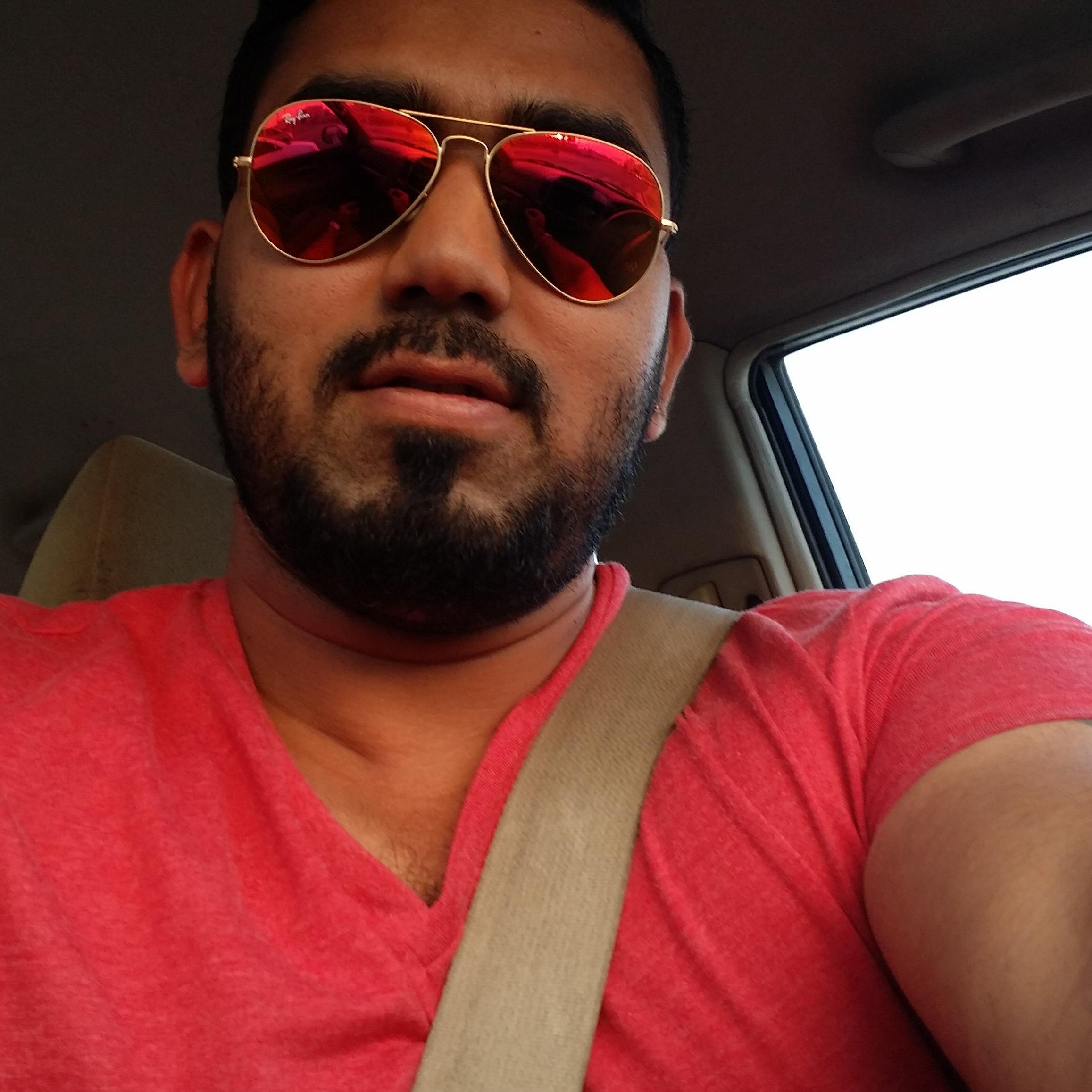 Sp!zY k00L active fellow, Dreamer, Fighter, believer, Traveler, family man.