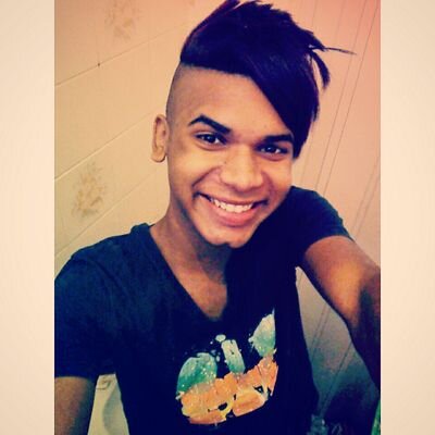 Não mude por causa de ninguém, quem te ama te aceita, não te julga.