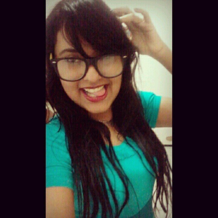sou humilde, simpática é o principal eu sou de Jesus. ^,^