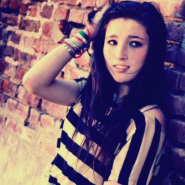 Fue ahi que comprobe que siempre
puede haber algo peor ,fue así que comprobe que la
angustia es prima de la
desesperacion ♪ Cjs
UmpalumpaCachetonnnna♥