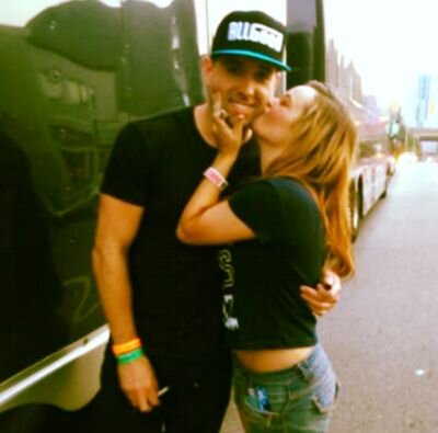 uhyuuu's profile picture. pretty fucking weird