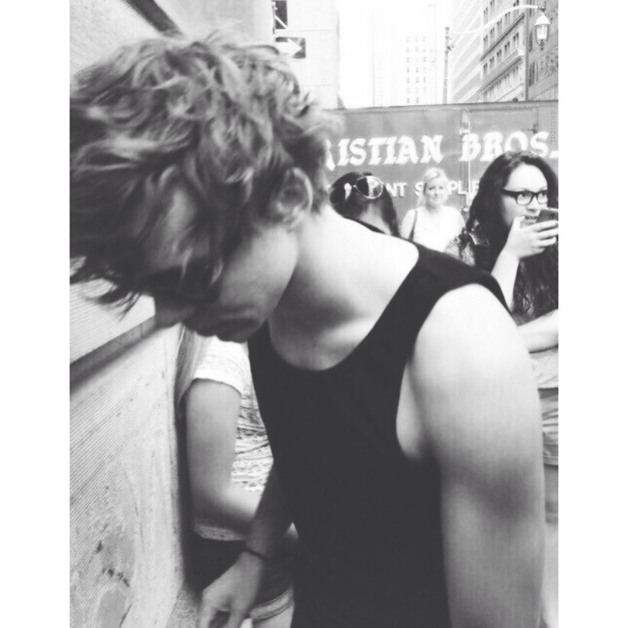 please follow @lashtonnx + @cakeshemmingsx or you lose this follow :))