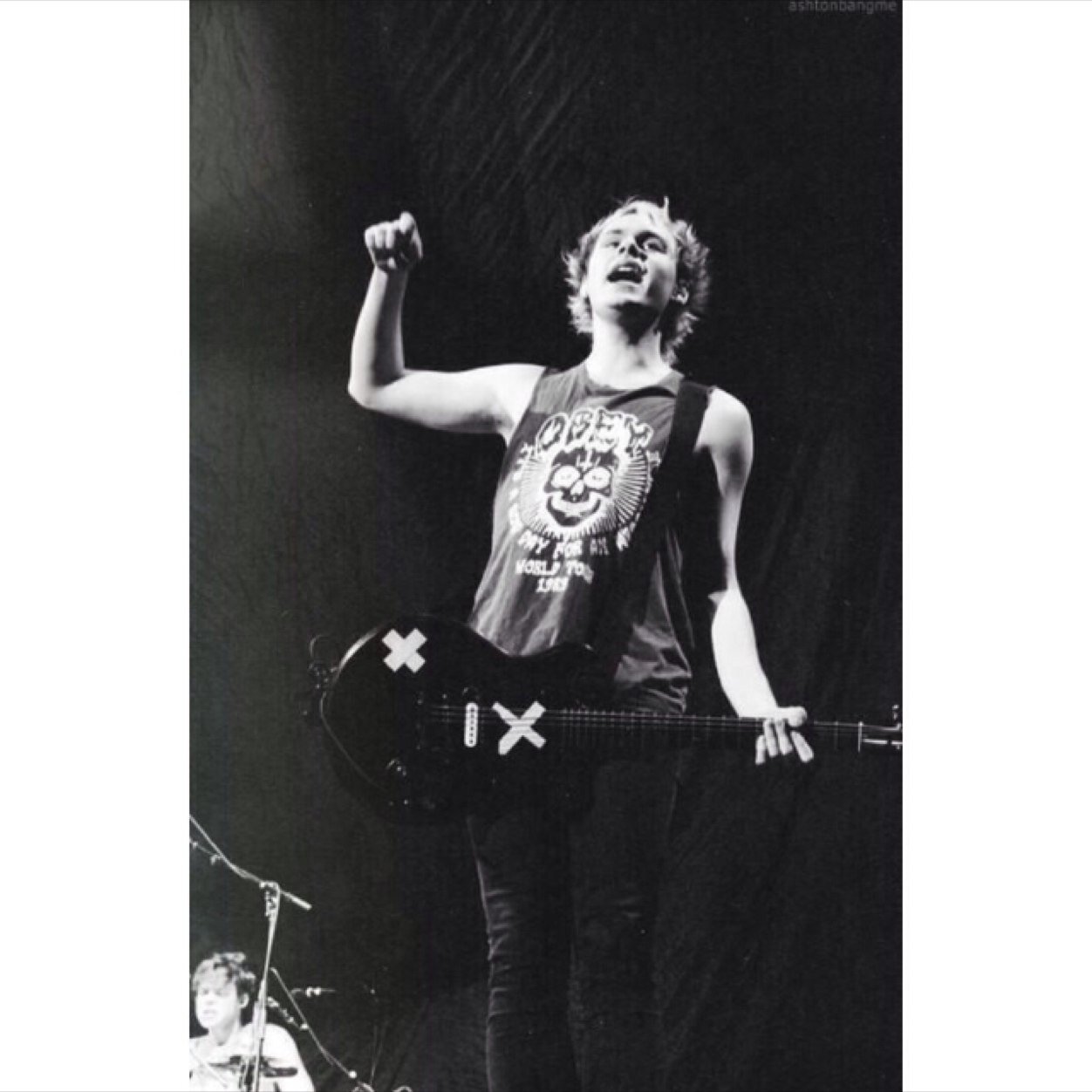 please follow @lashtonnx + @cakeshemmingsx or you lose this follow