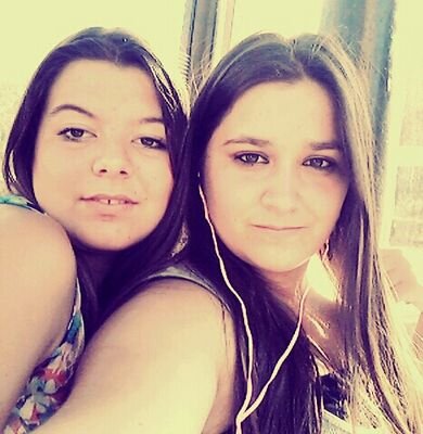 Nunca dejes de sonreir , ni siquiera cuando estes triste porque nunca sabes quien se puede enamorar de tu sonrisa.:)Tequiero @Maaria15L