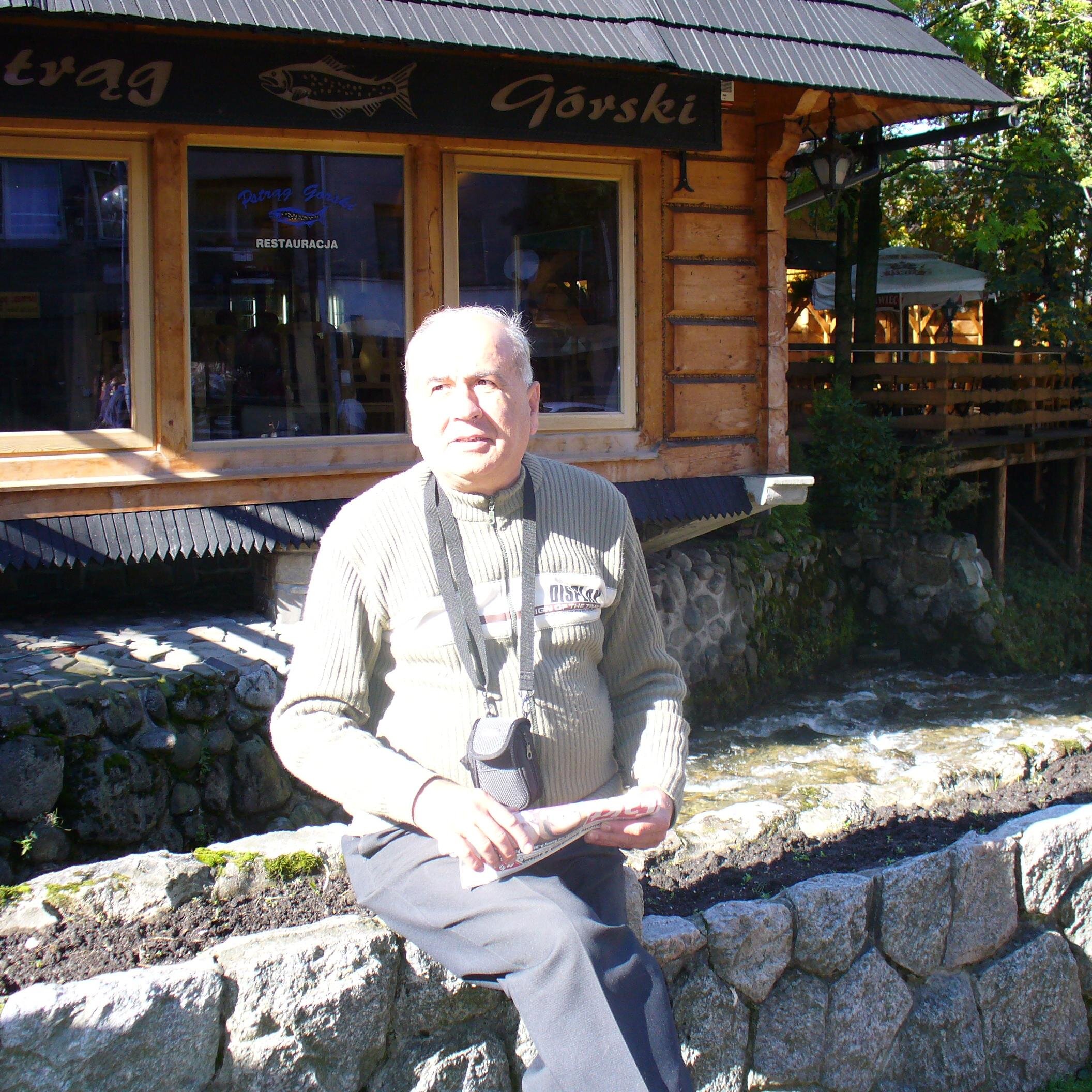 h_halgas's profile picture. 