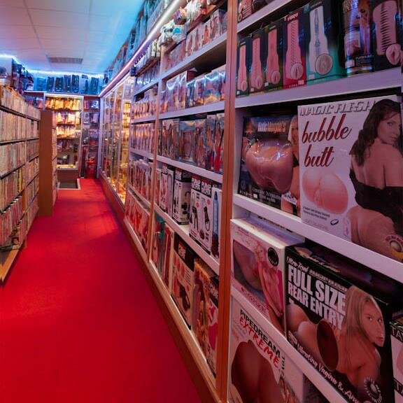 SexparadiseEros's profile picture. Niet alleen een fysieke winkel, gevestigd aan de Zaagmolendrift 10A in Rotterdam, maar ook een online erotiekshop http://t.co/7y02YiFz