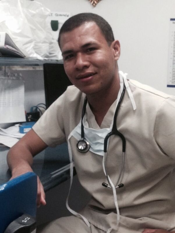 krlos1790's profile picture. Hay muchas razones parallorar y miles para reir