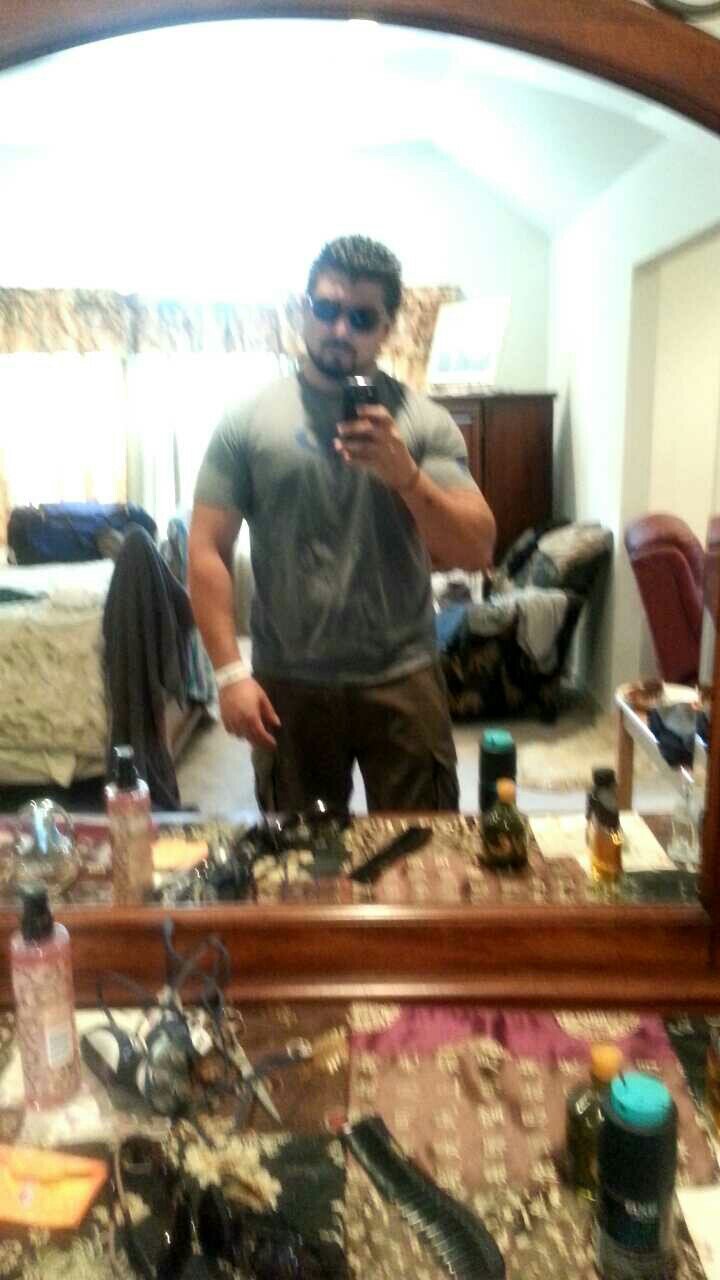 Jgrizzly66's profile picture. I play arena football (ya finally made it to the big leagues) love working out and hitting the gym hit me up if yall wanna get to know me.