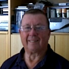 Simple Joe Ordinary who loves music, golf and life. Owns a traction engine, plays a keyboard for fun and enjoys a good drink now and again.