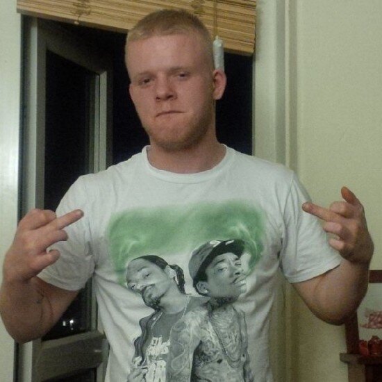 18yrs DJ/Singer,Rapper love cooking love my music and love living the life!!!         (LOVE WIEGHTLIFTING & GETTING HIGH)