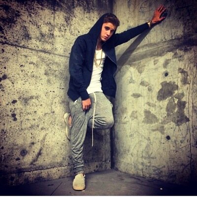 I don't need a prince... I just need my idol in his purple supra❤️ #belieber //. 5sos have conquired me luke hemmings' voice is my drung❤️