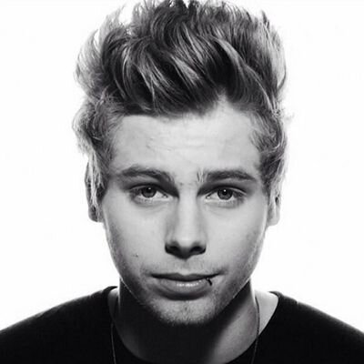 free follow from @cliffordinary1 please follow her because she loves you? ask for a fback! If you already do, tysm! Stay rad x